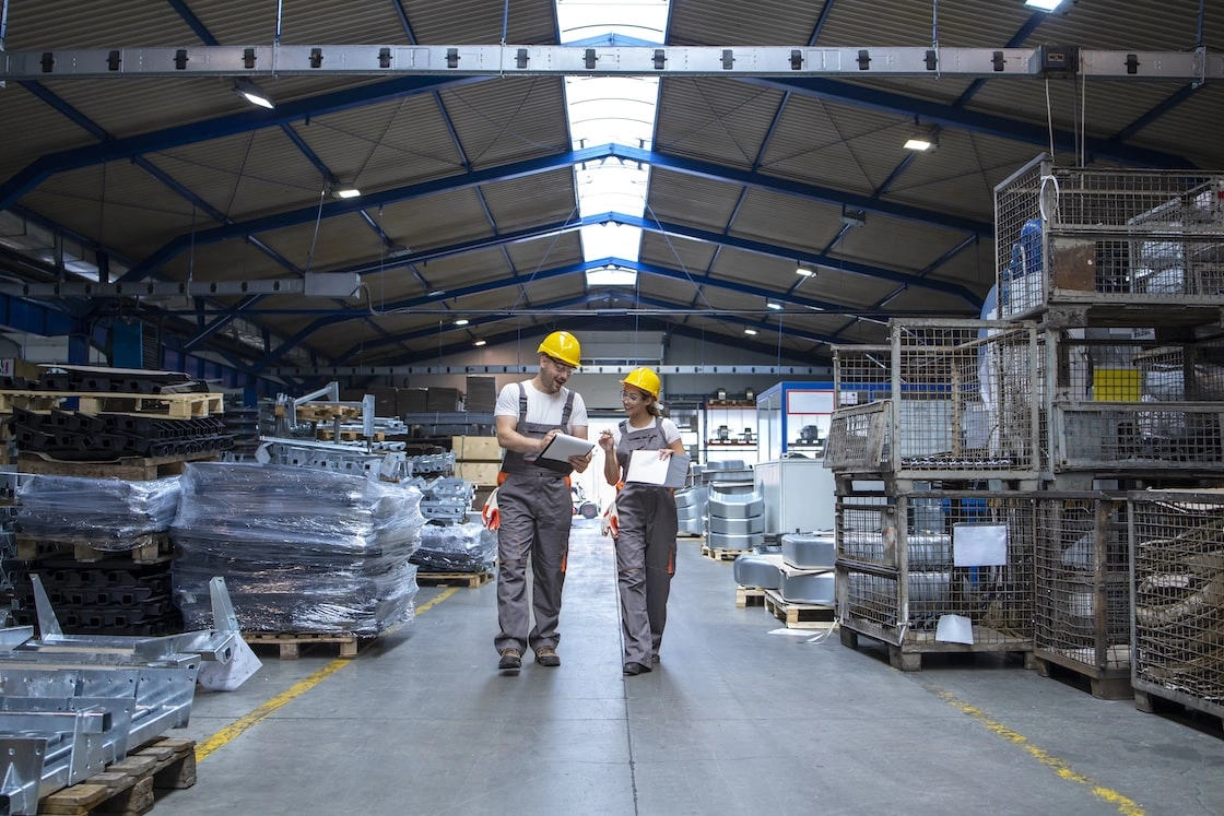 Lighting for workshop and warehouse halls